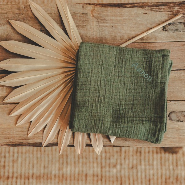 Nuscheli mit Namen 65x65 cm, Olive