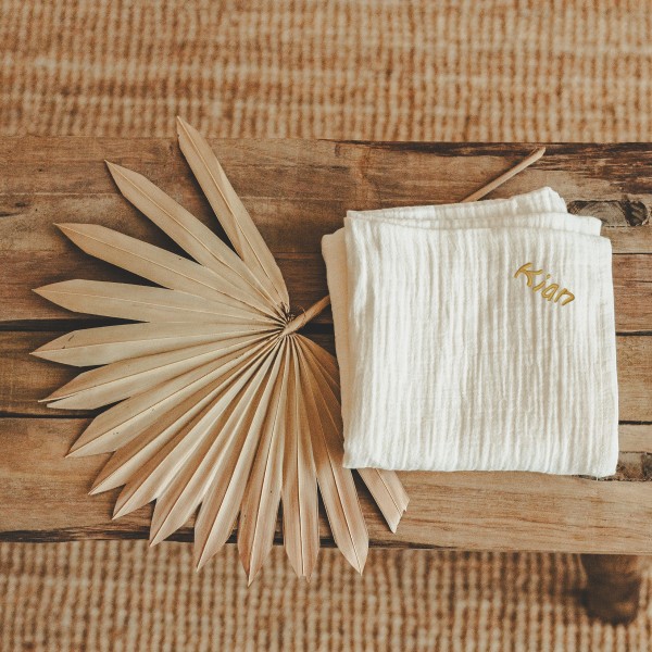 Nuscheli mit Namen 65x65 cm, Offwhite