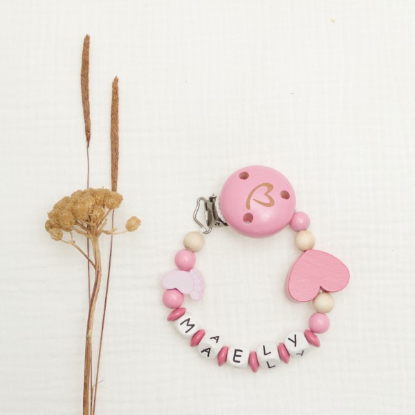 Dummy chain made of wood with with foot and heart, pink