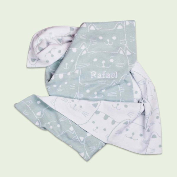 Knitted blanket with kitten pattern, mint